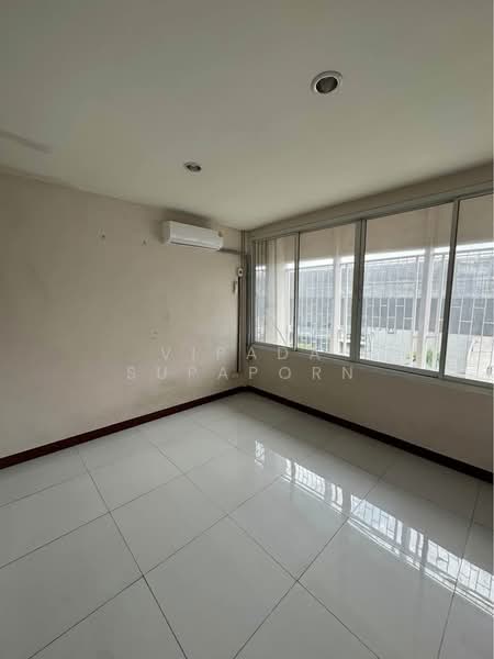 3-BR House, Bangkok, Bang Chak, Phra Khanong, Bangkok, 3 Bedrooms, 311 sqm, Single Detached House For Rent, by Vipada Supaporn, 500312786 - DDproperty.com