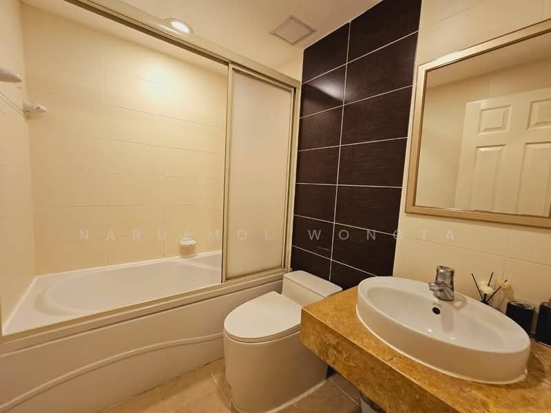 Lumpini Suite Sukhumvit 41, Bangkok, Soi Sukhumvit 41, Khlong Tan Nua, Watthana, Bangkok, 2 Bedrooms, 60 sqm, Condo For Rent, by Naruemol Wongta, 500313497 - DDproperty.com