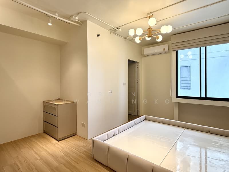 Las Colinas, Bangkok, Sukhumvit 21 Road, Khlongtoei Nua, Watthana, Bangkok, 3 Bedrooms, 200 sqm, Condo For Rent, by Oraon Suwanmongko, 500313525 - DDproperty.com