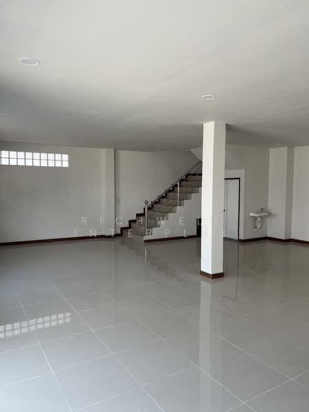 Two adjacent factory/warehouse buildings for rent in Krathum Baen, totaling 4,000 sq.m, Samut Sakhon, Suan Luang, Krathum Baen, Samut Sakhon, , 4,000 sqm, Warehouse/Factory For Rent, by RICHWELL INTERPLUS, 500313636 - DDproperty.com