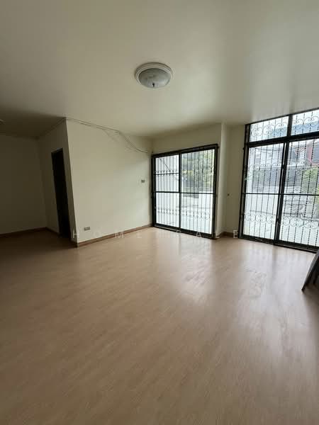 Sriwara Town in Town, Bangkok, Sriwara Road, Phlapphla, Wang Thonglang, Bangkok, 4 Bedrooms, 150 sqm, Townhouse For Sale, by Home4sale, 500313772 - DDproperty.com