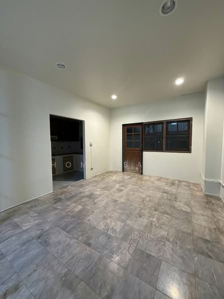 Sriwara Town in Town, Bangkok, Sriwara Road, Phlapphla, Wang Thonglang, Bangkok, 4 Bedrooms, 150 sqm, Townhouse For Sale, by Home4sale, 500313772 - DDproperty.com