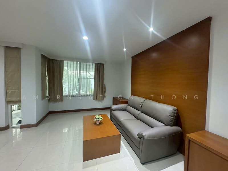 House, Bangkok, Khlong Tan Nua, Watthana, Bangkok, 3 Bedrooms, 370 sqm, Semi-Detached House (Twin House) For Rent, by Amornrat On-Thong, 500314140 - DDproperty.com