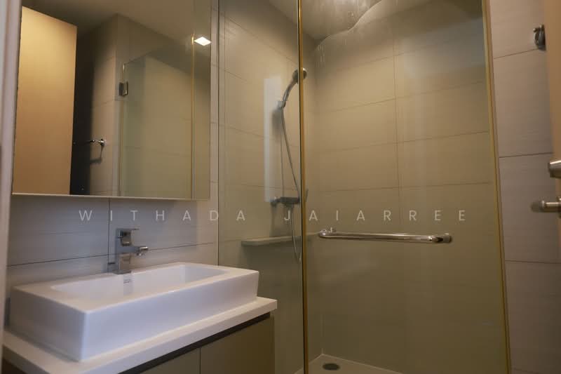 Siri At Sukhumvit, Bangkok, 902 Sukhumvit Road, Phra Kanong, Khlong Toei, Bangkok, 2 Bedrooms, 69 sqm, Condo For Rent, by Withada Jaiarree, 500314590 - DDproperty.com