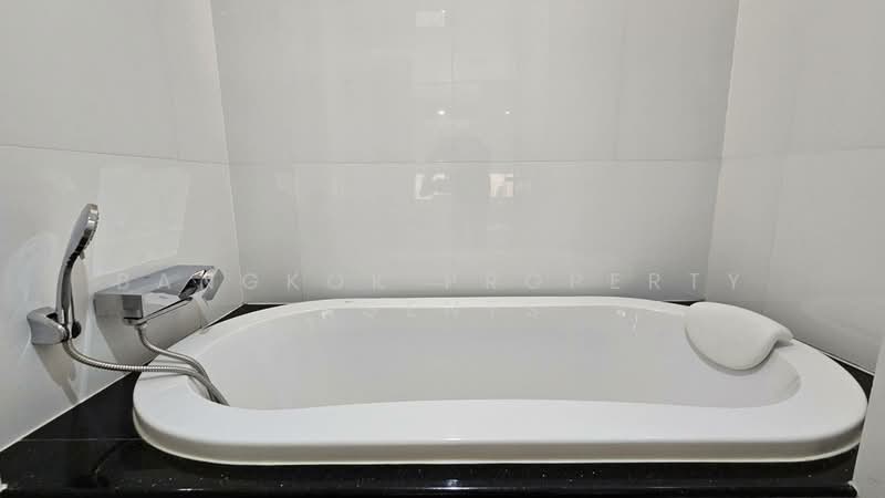 GM Residence, Bangkok, Soi Ekkamai 18, Khlong Tan Nua, Watthana, Bangkok, 2 Bedrooms, 111 sqm, Condo For Rent, by BANGKOK PROPERTY AGENTS, 500314659 - DDproperty.com