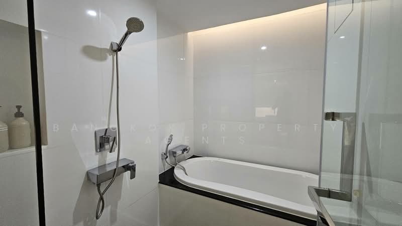 GM Residence, Bangkok, Soi Ekkamai 18, Khlong Tan Nua, Watthana, Bangkok, 2 Bedrooms, 111 sqm, Condo For Rent, by BANGKOK PROPERTY AGENTS, 500314659 - DDproperty.com
