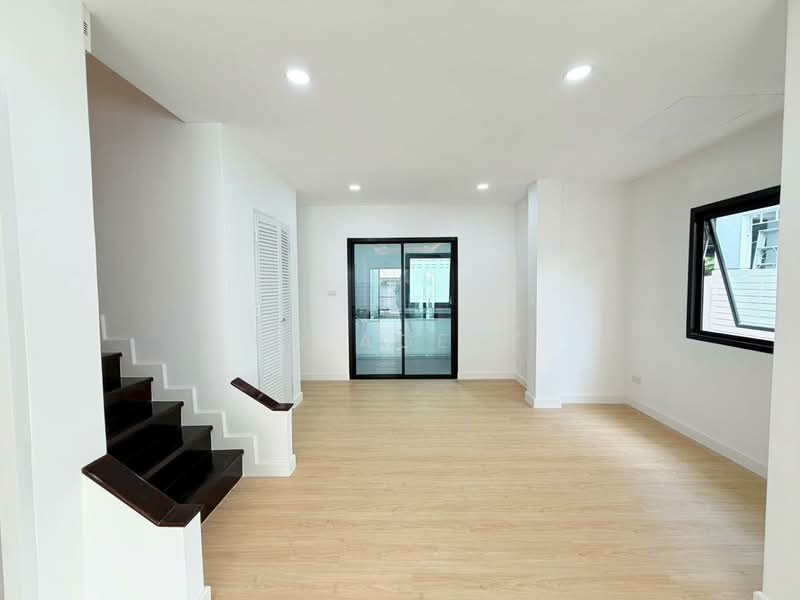 BAAN RATANAVALAI, Bangkok, Don Mueang, Bangkok, 3 Bedrooms, 135 sqm, Semi-Detached House (Twin House) For Sale, by NR AGENT, 500315099 - DDproperty.com