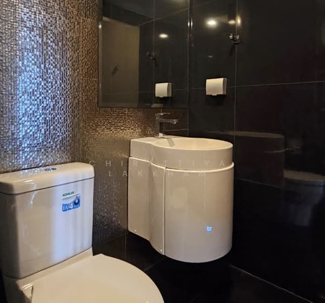 Rhythm Sukhumvit 36-38, Bangkok, 55 Soi Sukhumvit 36, Sukhumvit Road, Phra Kanong, Khlong Toei, Bangkok, 1 Bedroom, 35 sqm, Condo For Rent, by Chirattiya Lakkham, 500315322 - DDproperty.com