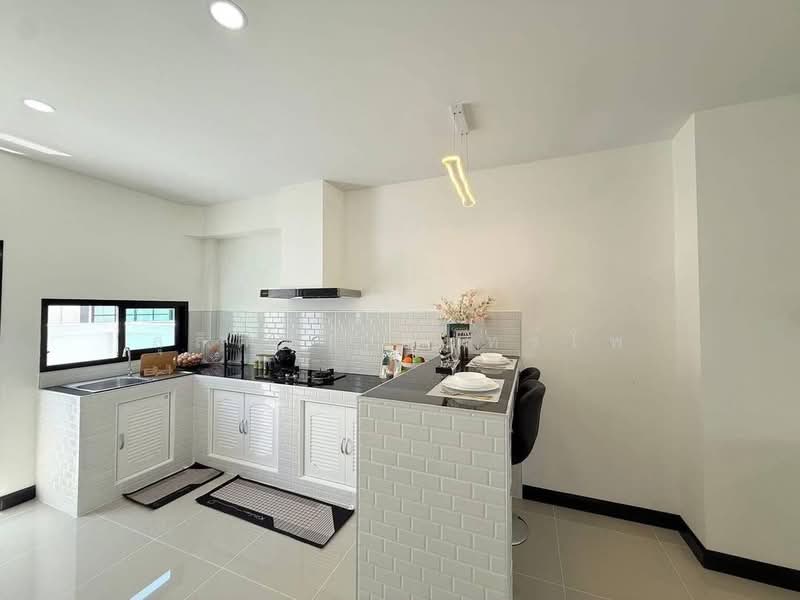 Banglamoong, Chon Buri (Pattaya), Nong Pla Lai, Bang Lamung (Pattaya), Chon Buri (Pattaya), 2 Bedrooms, 100 sqm, Townhouse For Sale, by ลุลิตตา อินทร์โพ, 500315475 - DDproperty.com
