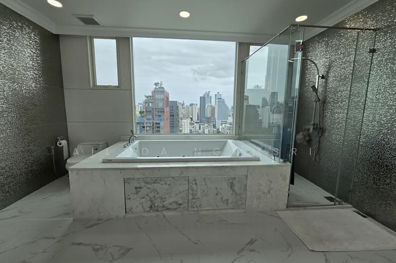 Royce Private Residences, Bangkok, 61 Soi Sukhumvit 31, Khlongtoei Nua, Watthana, Bangkok, 4 Bedrooms, 355 sqm, Condo For Sale, by Ailada Ngamsri, 500315482 - DDproperty.com