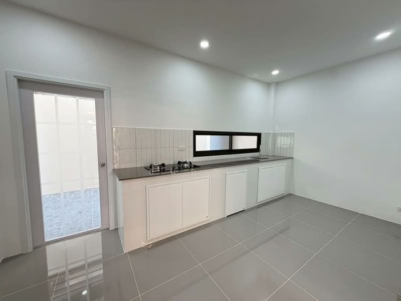 🏡 ทาวน์เฮ้าส์ รีโนเวทใหม่ 30 ตร.วา ทำเลสวนผัก - ทุ่งมังกร 10 บ้านสวย พร้อมอยู่ เข้าออกได้หลายทาง ❤️, กรุงเทพ, ฉิมพลี, ตลิ่งชัน, กรุงเทพ, 120 ตร.ม., ทาวน์เฮ้าส์ ขาย, โดย ธนกฤต, 500315600 - DDproperty.com