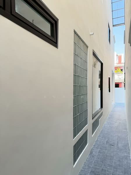 🏡 ทาวน์เฮ้าส์ รีโนเวทใหม่ 30 ตร.วา ทำเลสวนผัก - ทุ่งมังกร 10 บ้านสวย พร้อมอยู่ เข้าออกได้หลายทาง ❤️, Bangkok, Chim Plee, Taling Chan, Bangkok, 3 Bedrooms, 120 sqm, Townhouse For Sale, by ธนกฤต, 500315600 - DDproperty.com