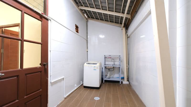ทาวน์เฮ้าส์ 3 ชั้น ซอย สุขุมวิท 44/2, Bangkok, Phra Kanong, Khlong Toei, Bangkok, 3 Bedrooms, 250 sqm, Townhouse For Rent, by Pranisa Jirathongpoon, 500315729 - DDproperty.com
