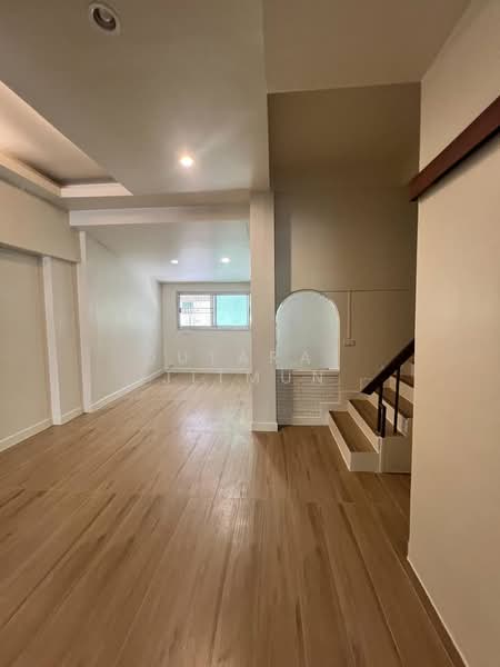 โฮมออฟฟิศ พระราม 9 ซอย 7 – ถนนทวีมิตร ใกล้แยก อสมท, Bangkok, Huai Khwang, Bangkok, 6 Bedrooms, 360 sqm, Townhouse For Rent, by Jutarat Jitmun, 500315752 - DDproperty.com