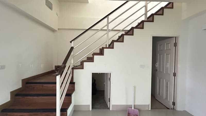 3.5-Storey Commercial Building in Chiang Mai Business Park (CBP), Chiang Mai, Nong Pa Krang, Muang Chiang Mai, Chiang Mai, , 204 sqm, Shophouse For Rent, by The Positive ที่ดิน บ้าน คอนโด, 500315802 - DDproperty.com