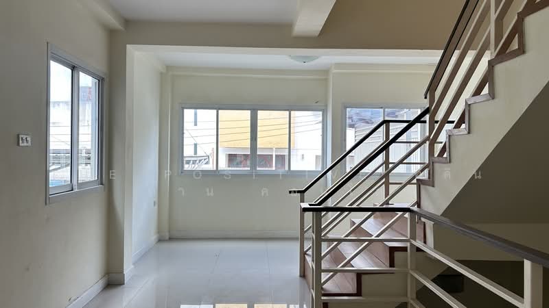 3.5-Storey Commercial Building in Chiang Mai Business Park (CBP), Chiang Mai, Nong Pa Krang, Muang Chiang Mai, Chiang Mai, , 204 sqm, Shophouse For Rent, by The Positive ที่ดิน บ้าน คอนโด, 500315802 - DDproperty.com