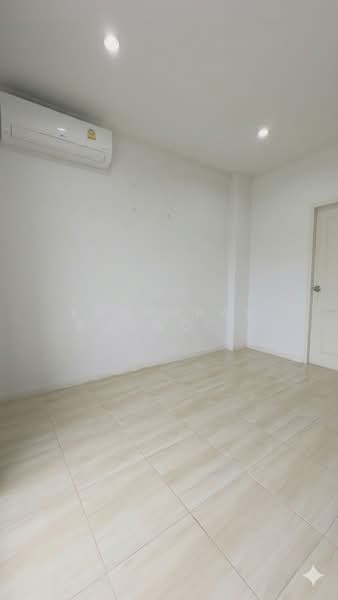 Supalai Bella Wongwaen-Lumlukka Klong 6, Pathum Thani, Soi Bueng Kham Proi, Bung Kham Proi, Lam Luk Ka, Pathum Thani, 3 Bedrooms, 122 sqm, Semi-Detached House (Twin House) For Sale, by Kanyarak Borwornsetthaskul, 500315907 - DDproperty.com