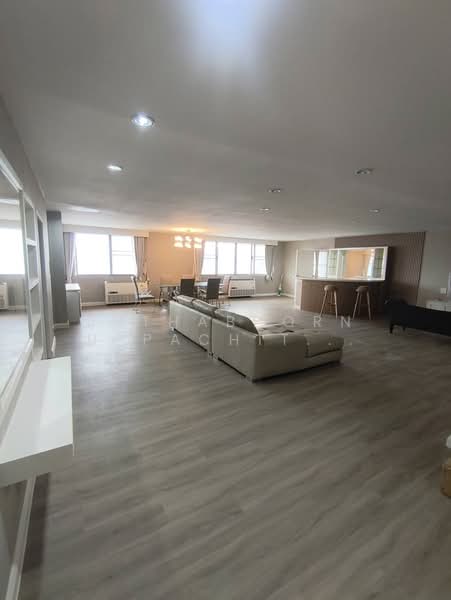 D.S. Tower 1 Sukhumvit 33, Bangkok, Soi Phrom Chit, Khlong Tan Nua, Watthana, Bangkok, 3 Bedrooms, 260 sqm, Condo For Rent, by Juthabhorn Uppachit (Amy), 500315918 - DDproperty.com