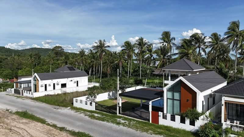 ขายบ้านเดี่ยวพูลวิลล่า พื้นที่เยอะ สไตล์รีสอร์ท หุบบอน ศรีราชา, Chon Buri (Pattaya), Khao Khan Song, Si Racha, Chon Buri (Pattaya), 3 Bedrooms, 200 sqm, Single Detached House For Sale, by Dusit Saengfa, 500315974 - DDproperty.com