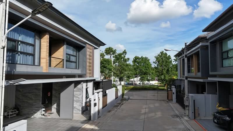 ขายคฤหาสถ์หลังใหญ่ หลังมุม โครงการใหม่ ม.เดอะมาสเตอร์ สวนเสือ ศรีราชา, Chon Buri (Pattaya), Surasak, Si Racha, Chon Buri (Pattaya), 4 Bedrooms, 300 sqm, Single Detached House For Sale, by Dusit Saengfa, 500316009 - DDproperty.com