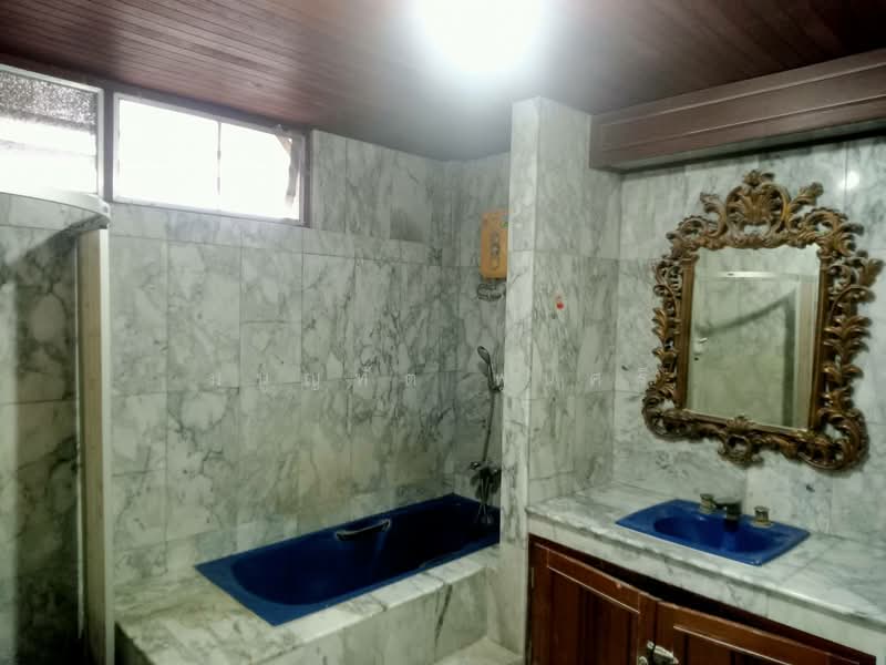 Two detached houses for sale in the heart of Saraburi city, Pak Phriew Subdistrict,Saraburi, Saraburi, ซอย พิชัยรณรงค์สงคราม 17 และ 19, Pak Prieo, Muang Saraburi, Saraburi, 4 Bedrooms, 300 sqm, Single Detached House For Sale, by Manultat Poonsri, 500316072 - DDproperty.com