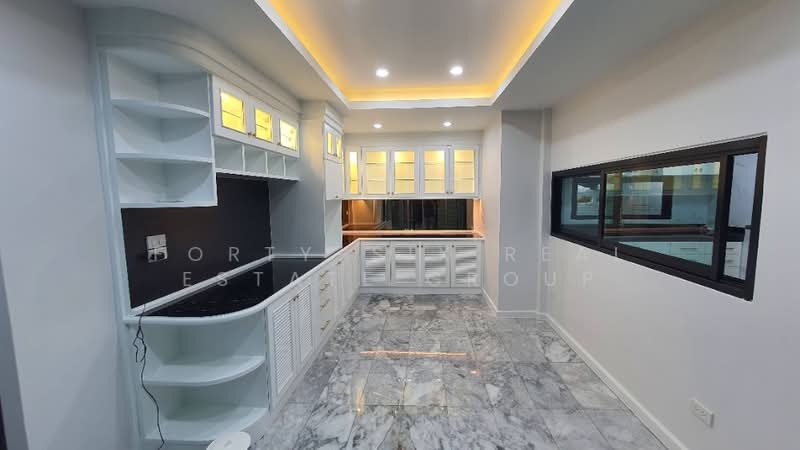 ให้เช่าบ้านเดี่ยวหลังใหญ่ ซอยรัชดา36, Bangkok, Lat Phrao, Bangkok, 5 Bedrooms, 350 sqm, Single Detached House For Rent, by Forty-Six Real Estate Group, 500316101 - DDproperty.com