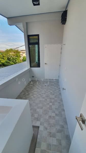 ให้เช่าบ้านเดี่ยวหลังใหญ่ ซอยรัชดา36, Bangkok, Lat Phrao, Bangkok, 5 Bedrooms, 350 sqm, Single Detached House For Rent, by Forty-Six Real Estate Group, 500316101 - DDproperty.com