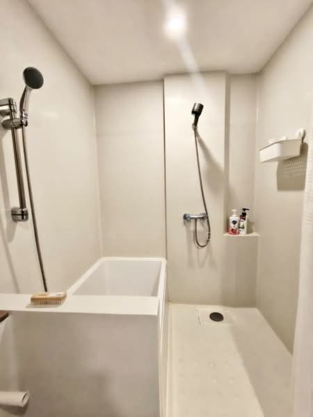 Blossom Condo @ Sathorn-Charoenrat, Bangkok, Charoen Rat Road, Thung Wat Don, Sathon, Bangkok, 2 Bedrooms, 62 sqm, Condo For Rent, by Chanon Phangchienghien, 500316132 - DDproperty.com