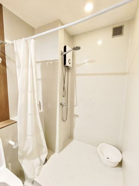 Blossom Condo @ Sathorn-Charoenrat, Bangkok, Charoen Rat Road, Thung Wat Don, Sathon, Bangkok, 2 Bedrooms, 62 sqm, Condo For Rent, by Chanon Phangchienghien, 500316132 - DDproperty.com