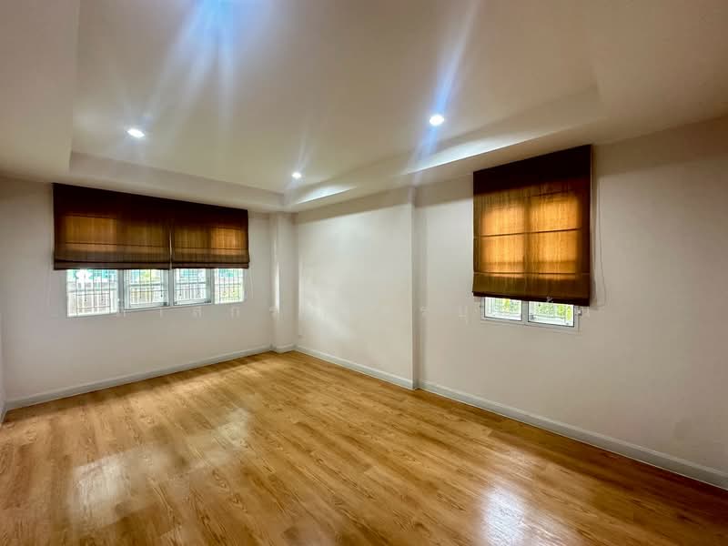 Chonlada Bangbuathong, Nonthaburi, Bang Kruai - Sai Noi Road, Bang Bua Thong, Nonthaburi, 4 Bedrooms, 300 sqm, Single Detached House For Sale, by Passakorn Butbunpan, 500316137 - DDproperty.com