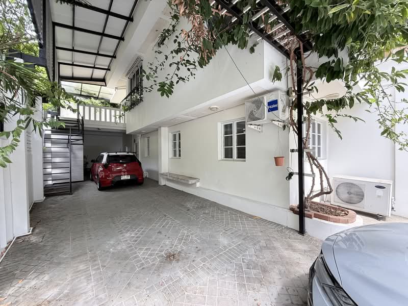 สีลม, กรุงเทพ, สีลม, บางรัก, กรุงเทพ, 400 ตร.ม., บ้านเดี่ยว ให้เช่า, โดย ดนิตา จุมพลา, 500316163 - DDproperty.com