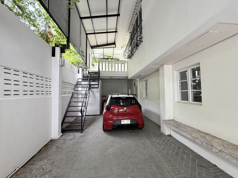 Silom, Bangkok, สีลม, Silom, Bang Rak, Bangkok, 4 Bedrooms, 400 sqm, Single Detached House For Rent, by ดนิตา จุมพลา, 500316163 - DDproperty.com