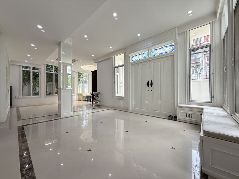 Silom, Bangkok, สีลม, Silom, Bang Rak, Bangkok, 4 Bedrooms, 400 sqm, Single Detached House For Rent, by ดนิตา จุมพลา, 500316163 - DDproperty.com