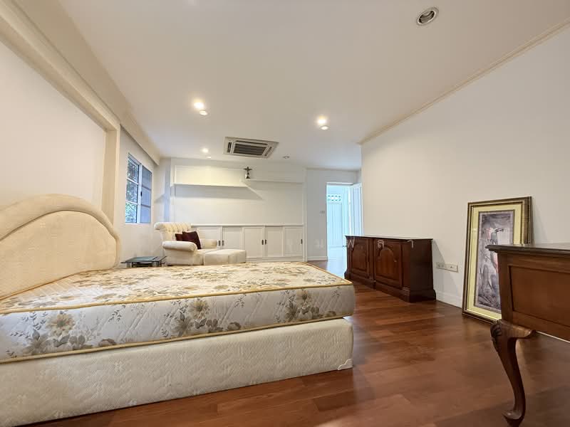 Silom, Bangkok, สีลม, Silom, Bang Rak, Bangkok, 4 Bedrooms, 400 sqm, Single Detached House For Rent, by ดนิตา จุมพลา, 500316163 - DDproperty.com