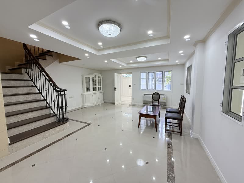 Silom, Bangkok, สีลม, Silom, Bang Rak, Bangkok, 4 Bedrooms, 400 sqm, Single Detached House For Rent, by ดนิตา จุมพลา, 500316163 - DDproperty.com
