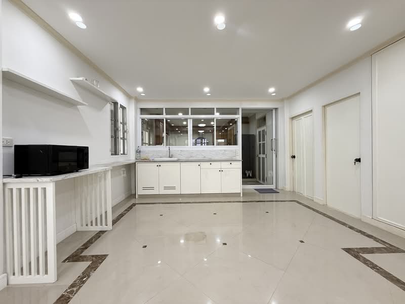 Silom, Bangkok, สีลม, Silom, Bang Rak, Bangkok, 4 Bedrooms, 400 sqm, Single Detached House For Rent, by ดนิตา จุมพลา, 500316163 - DDproperty.com