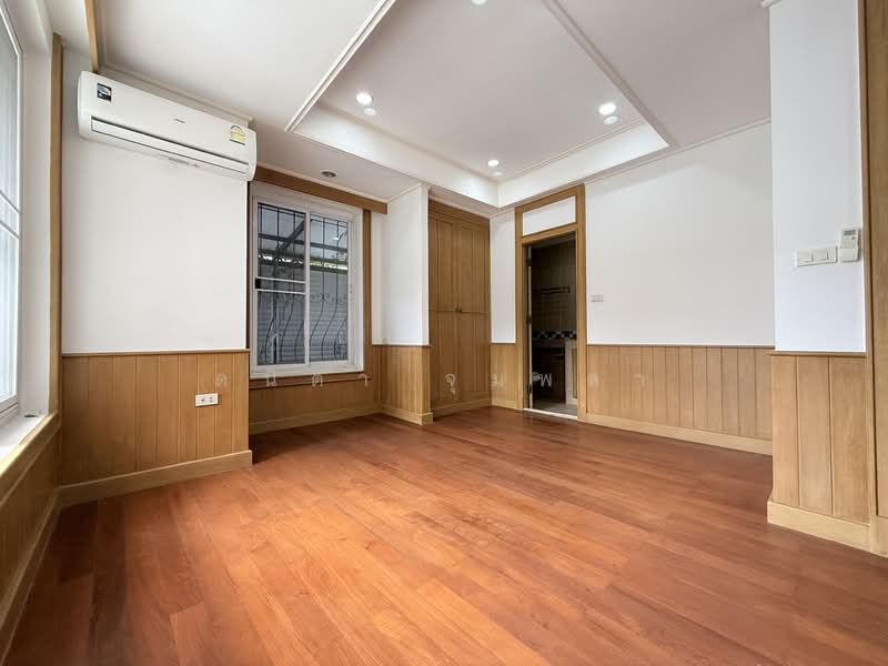 Silom, Bangkok, สีลม, Silom, Bang Rak, Bangkok, 4 Bedrooms, 400 sqm, Single Detached House For Rent, by ดนิตา จุมพลา, 500316163 - DDproperty.com
