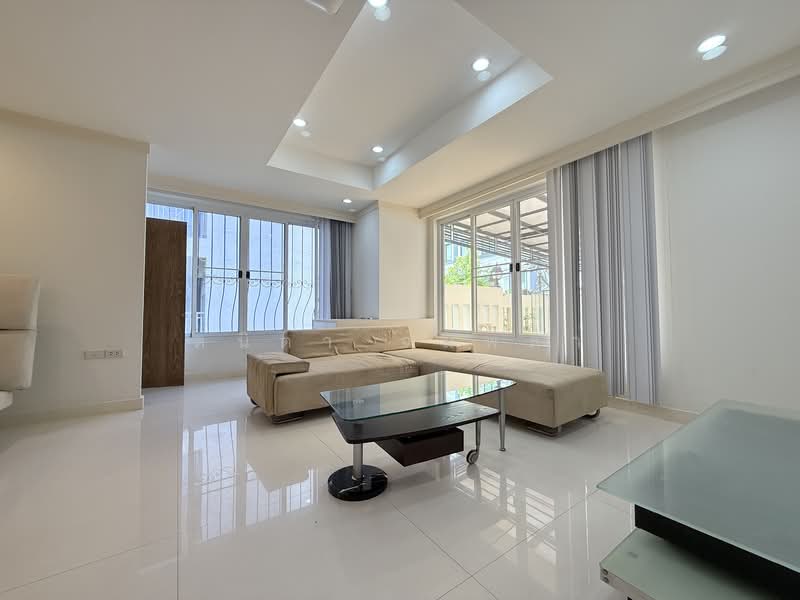 สีลม, กรุงเทพ, สีลม, บางรัก, กรุงเทพ, 400 ตร.ม., บ้านเดี่ยว ให้เช่า, โดย ดนิตา จุมพลา, 500316163 - DDproperty.com