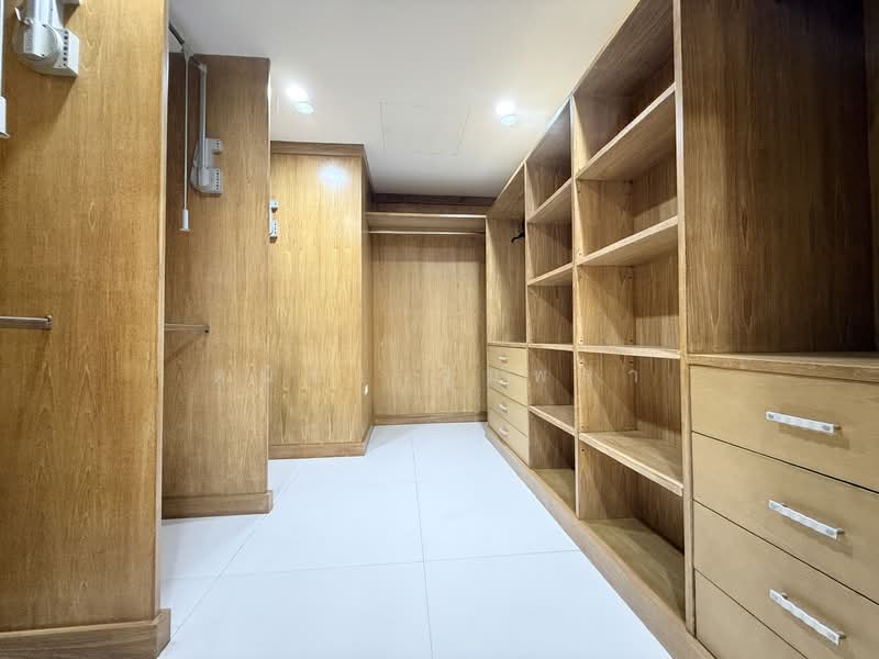 Silom, Bangkok, สีลม, Silom, Bang Rak, Bangkok, 4 Bedrooms, 400 sqm, Single Detached House For Rent, by ดนิตา จุมพลา, 500316163 - DDproperty.com