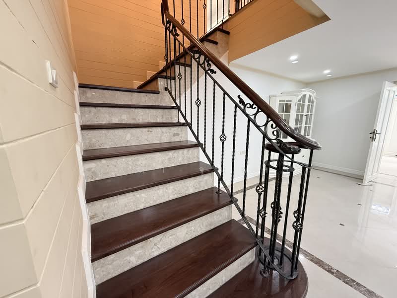 Silom, Bangkok, สีลม, Silom, Bang Rak, Bangkok, 4 Bedrooms, 400 sqm, Single Detached House For Rent, by ดนิตา จุมพลา, 500316163 - DDproperty.com