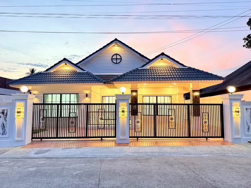 ขายบ้านเดี่ยวหลังใหญ่สวยหรู พื้นที่เยอะ 4 ห้องนอน แหลมฉบัง ศรีราชา, Chon Buri (Pattaya), Thung Suk La, Si Racha, Chon Buri (Pattaya), 4 Bedrooms, 250 sqm, Single Detached House For Sale, by Dusit Saengfa, 500316240 - DDproperty.com