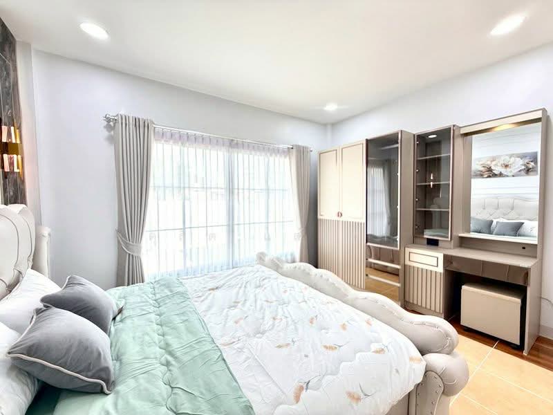 ขายบ้านเดี่ยวหลังใหญ่สวยหรู พื้นที่เยอะ 4 ห้องนอน แหลมฉบัง ศรีราชา, Chon Buri (Pattaya), Thung Suk La, Si Racha, Chon Buri (Pattaya), 4 Bedrooms, 250 sqm, Single Detached House For Sale, by Dusit Saengfa, 500316240 - DDproperty.com