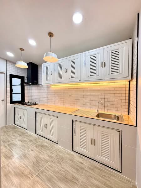 ขายบ้านแฝดสวยหรูสไตล์ทัสคานี หนองยายบู่ ศรีราชา, Chon Buri (Pattaya), Surasak, Si Racha, Chon Buri (Pattaya), 3 Bedrooms, 150 sqm, Semi-Detached House (Twin House) For Sale, by Dusit Saengfa, 500316245 - DDproperty.com