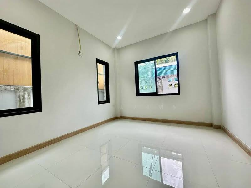ขายบ้านเดี่ยวสร้างใหม่ ซอยวัดจีน นาพร้าว ศรีราชา, Chon Buri (Pattaya), Surasak, Si Racha, Chon Buri (Pattaya), 3 Bedrooms, 120 sqm, Single Detached House For Sale, by Dusit Saengfa, 500316273 - DDproperty.com