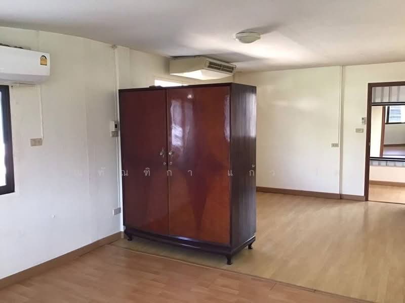 Modern Life HOME @ Sutthisan, Bangkok, Samsen Nok, Huai Khwang, Bangkok, 3 Bedrooms, 200 sqm, Single Detached House For Rent, by ทัณฑิกา แก้วปู่วัด, 500316356 - DDproperty.com
