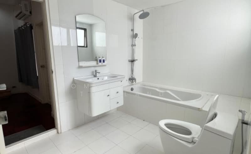 Sukhumvit Villa, Bangkok, Phra Kanong, Khlong Toei, Bangkok, 9 Bedrooms, 500 sqm, Single Detached House For Rent, by HomeConnect Thailand, 500316380 - DDproperty.com