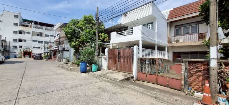 ทาวน์เฮ้าส์ 2 ชั้น 22 ตร.ว. ทาวน์เฮ้าส์ ใกล้ตลาดดินแดง ตลาดห้วยขวาง ซอยประชาสงเคราะห์16 แยก2, Bangkok, ถนนรัชดาภิเษก, Din Daeng, Bangkok, 2 Bedrooms, 100 sqm, Townhouse For Sale, by คุณ วรรณรัช บุญสวัสดิ์ (วิน), 500316430 - DDproperty.com