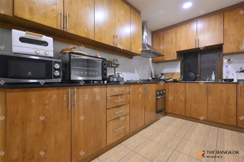 Grand Ville House 1, Bangkok, 36 Soi Sukhumvit 24, Khong Tan, Khlong Toei, Bangkok, 3 Bedrooms, 184 sqm, Condo For Rent, by Nicha Peerakittikul, 500316465 - DDproperty.com