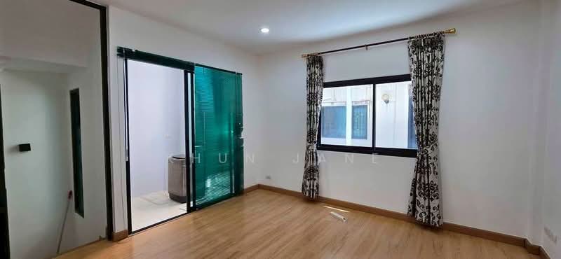 Sarin Wiz Sukhumvit 107 : สาริน วิช สุขุมวิท 107, สมุทรปราการ, ถ.สุขุมวิท 107, สำโรงเหนือ, เมืองสมุทรปราการ, สมุทรปราการ, 182 ตร.ม., ทาวน์เฮ้าส์ ให้เช่า, โดย Khun Jane, 500316495 - DDproperty.com