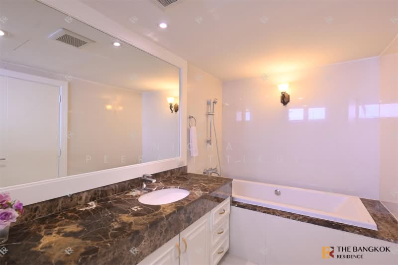Piyathip Place, Bangkok, 24 Soi Prommitr, Khlong Tan Nua, Watthana, Bangkok, 4 Bedrooms, 572 sqm, Condo For Rent, by Nicha Peerakittikul, 500316517 - DDproperty.com
